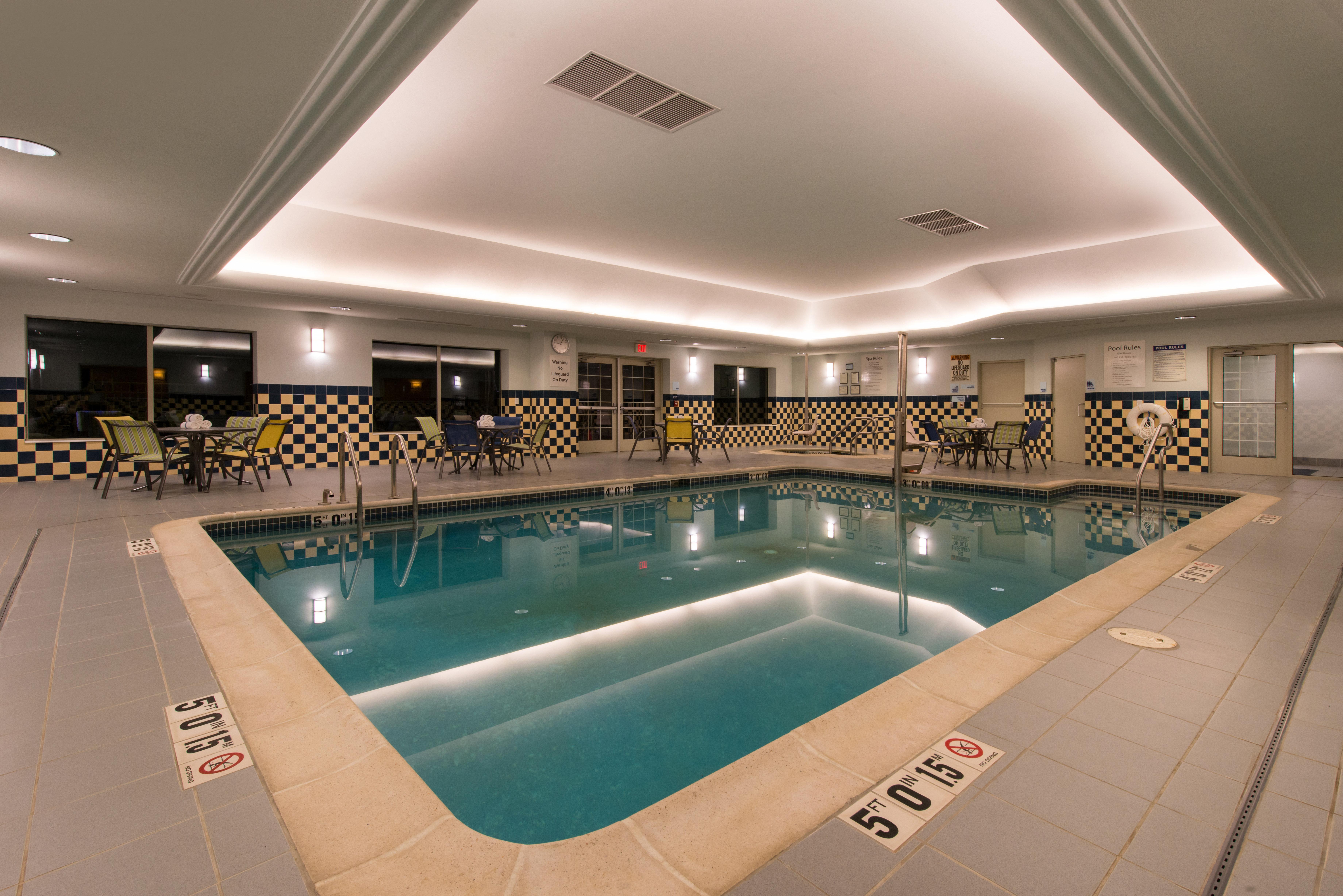 Holiday Inn Express And Suites Dickson City By Ihg Bagian luar foto