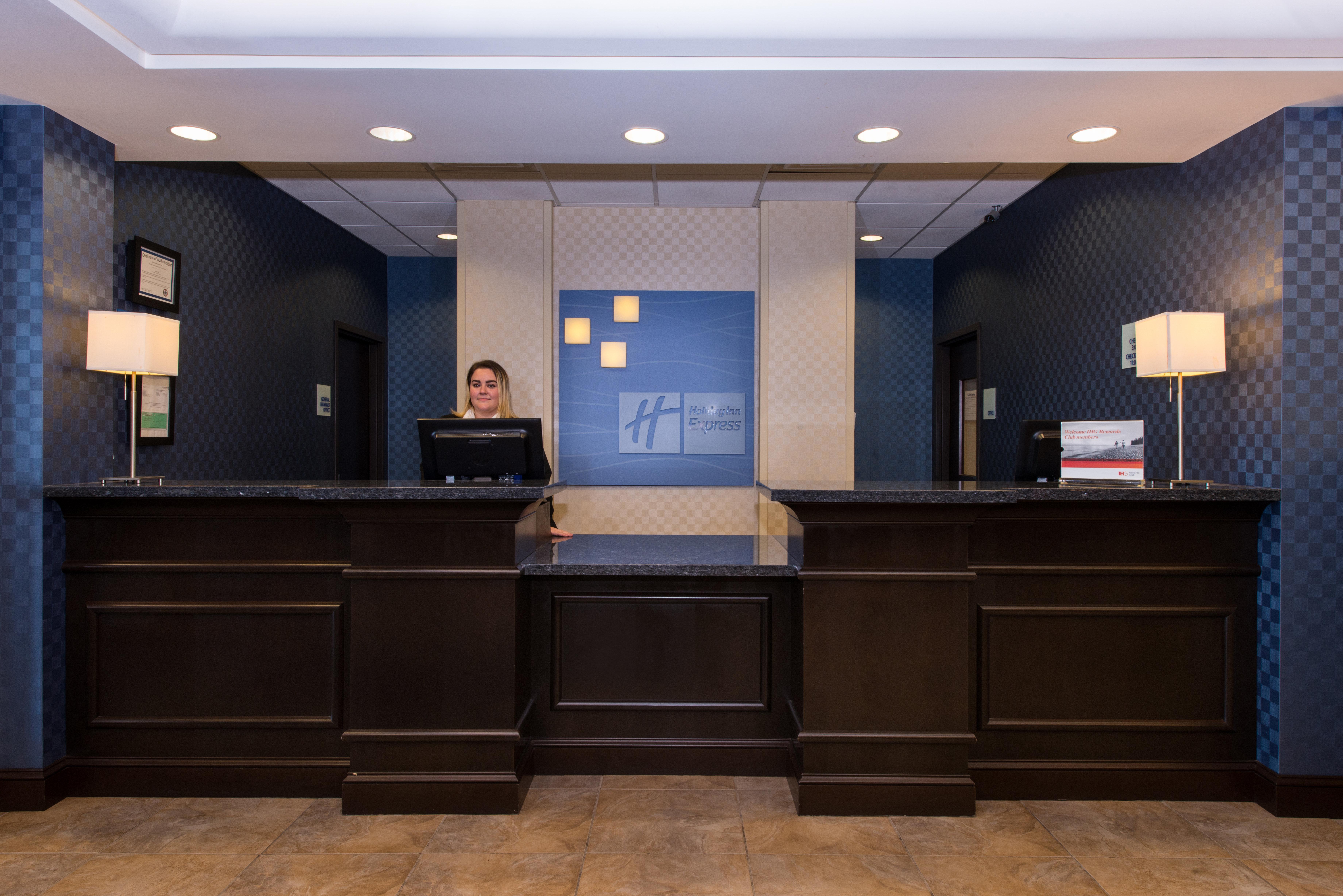 Holiday Inn Express And Suites Dickson City By Ihg Bagian luar foto